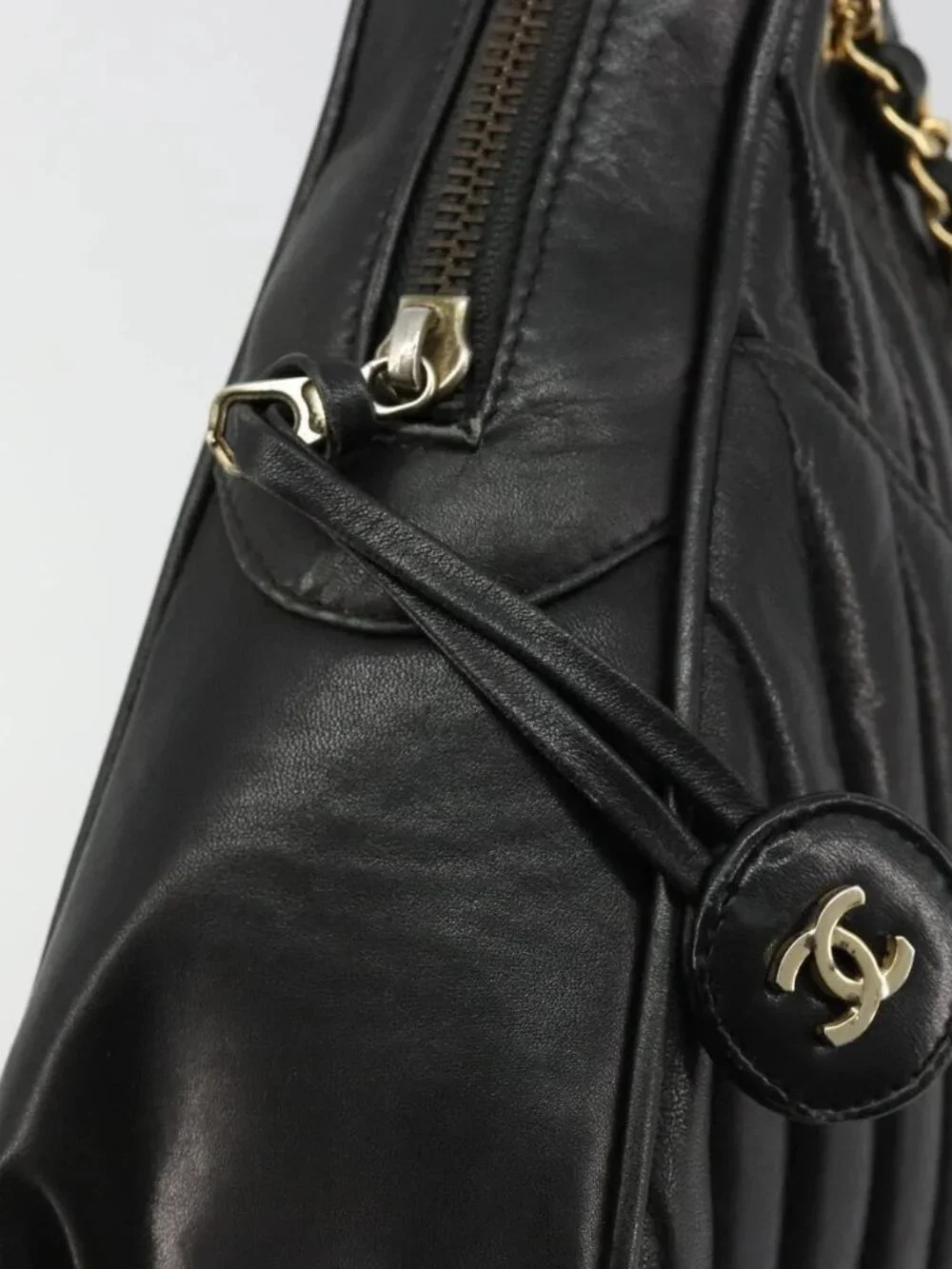 CHANEL V Stitch Chain Shoulder Bag Lamb Skin Black Gold CC Auth BA13037